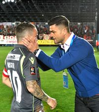 Căpitanul lui Dinamo a vrut să trădeze  Dezvăluiri din vestiarul „câinilor”:   „Nu l-am lăsat la FCSB  și a aruncat cu tot felul de lucruri!”