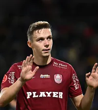 Răspunsul lui Louis Munteanu  Cum explică fotbalistul de la CFR Cluj poza în care purta tricoul FCSB:   „Un gest uman, nimic mai mult”