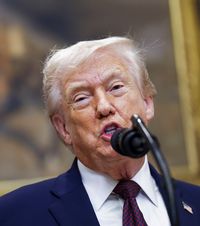 Surpriză pe axa Trump - Abramovich  Pe cine a angajat oligarhul rus să-i salveze banii.   La mijloc, 6 miliarde!