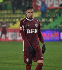 „Bodyguard” pentru Louis  În ce condiții ar mai putea ajunge atacantul la     FCSB:   „Îi dădeam 5.000 pe lună să stea cu el”