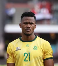 Ngezana, out de la Cupa Africii  Fundașul campioanei,   eliminat de rivalul Epassy!  Duel tare pentru dinamovist în sferturi