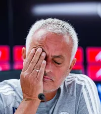 Mourinho, furios după eliminare  Tehnicianul a răbufnit după ce   Benfica a fost învinsă  de rivala Porto: „De ce îmi pui această întrebare?”