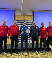 Dezmăț sub ochii lui Vassaras  Angajați CCA au venit la cursuri cu nevastă, iubită sau copii + Unii arbitri au dat o   petrecere zgomotoasă  și cu alcool chiar în hotel