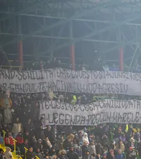 Atac la Boloni  Bannerul suporterilor de la FC Argeș, după criticile aduse lui Dobrin: „Niciodată nu ai fost   legendă ca el”