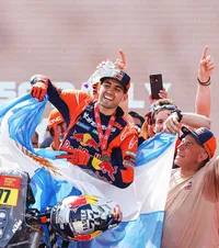 Final incredibil în Dakar  A profitat de necazul rivalului și e campion!   Despărțiți de doar 2 secunde:  „Am visat că Messi îmi dădea trofeul”