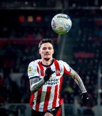 Man, victima lui Bosz  Antrenorul lui PSV s-a înfuriat la 2-2 cu Breda.   „Mă întrebam: «La ce mă uit?»".  Ce s-a întâmplat cu Dennis