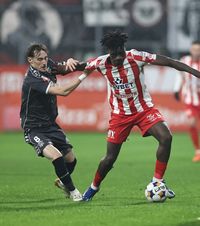 UTA Arad - Rapid 1-2    Victorie muncită  a giuleștenilor, care rămân la un punct spatele liderului U Craiova