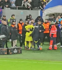 Conflict în tabăra turcilor    VIDEO:   Doi jucători de la   Fenerbahce  s-au îmbrâncit la finalul partidei cu FCSB » Care a fost motivul + Ce făcea Charalambous