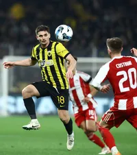 A scăpat de amendă  Răzvan Marin nu va mai plăti   17.400 de euro  » Patronul lui AEK l-a iertat după un joc cu scandal cu Olympiacos. A intrat pe teren!