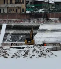 Demolări pe zăpadă    FOTO+VIDEO.    Peluza „Cătălin Hîldan”  este pusă la pământ, în ciuda gerului din București » Ce urmează