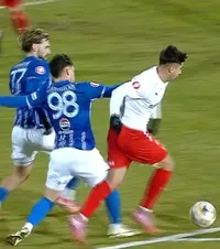 Fază controversată în Farul - Dinamo     FOTO.     Alexandru Musi  a primit cartonaș galben la o fază la care a cerut penalty 