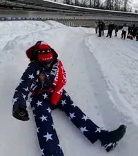 Se dă în spectacol pe bani mulți!    FOTO:     Snoop Dogg  a oferit imaginile zilei, la Jocurile Olimpice de Iarnă 2026