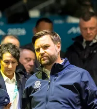 Huiduit la JO de iarnă!    VIDEO.  Vicepreședintele SUA,   ținta publicului  la ceremonia de deschidere de la Milano » Reacția uluită a lui Trump