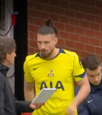 Drăgușin, introdus de urgență    FOTO.  Românul a fost aruncat în meciul cu Manchester United după un cartonaș roșu »   A greșit la un gol