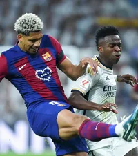 Rivalul, ajutor anti-depresie    Vinicius, starul revoltat al lui Real,  l-a susținut în clipele dificile pe Araujo, stoperul Barcelonei