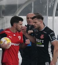 „Am văzut banii, da”     Dennis Politic  a reacționat după gesturile făcute de fanii lui Dinamo: „Mă aștept la lucrurile astea”