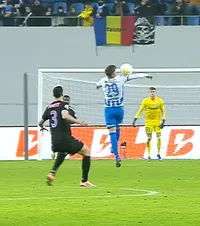 Opinia expertului după U Craiova - FCSB  Un fost   mare arbitru din Spania  a analizat pentru   GOLAZO.ro  faza controversată de la golul oltenilor » A fost henț sau nu?