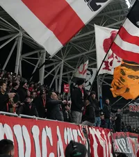 Derapaj rasist    FOTO.  Jucătorii și staff-ul lui Dinamo   au scandat lozinci rasiste  alături de ultrași, după meciul cu Hermannstadt! Cine a participat