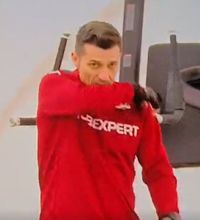 Gâlcă, surprins în acțiune de camerele TV    Ce făcea antrenorul Rapidului,  în timp ce jucătorii vorbeau cu presa