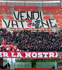 Incidente în Italia     VIDEO.  Ultrașii lui Bari   au încercat să îl atace pe președinte!