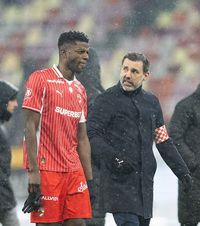 „A venit și mi-a zis asta”    FOTO.  Kopic, despre   discuția aprinsă cu Gnahore  pe teren, după 1-2 cu Rapid: „De fiecare dată e la fel”