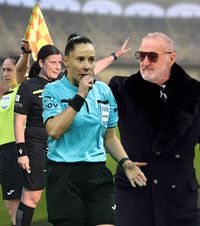 Iuliana Demetrescu, la FCSB - Metaloglobus     Trei femei în brigada de arbitri:  la VAR, Cristina Trandafir, rezervă: Roxana Timiș