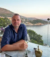 „Nu am vrut să fiu un idiot nenorocit”  Coșmarul Stelei din 2006 a ajuns   în spatele tejghelei:  „Nu mi-a plăcut niciodată faima”