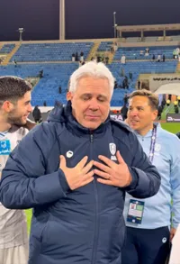 „Simt că ați jucat pentru mine. În 4 zile fac 55 de ani”    VIDEO:  Imagini de neratat:   Șumudică, nou discurs viral în engleză