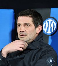 Surpriza lui Chivu  Antrenorul român, decizie neașteptată cu câteva zile înainte de derby-ul decisiv cu   AC Milan