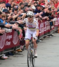 Pogacar se bate doar cu el!  Start de sezon fulminant al slovenului. Record de victorii în Strade Bianche. Dar   există o amenințare