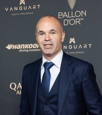 De ce a picat „afacerea Iniesta”  Erau pregătiți să-l prezinte oficial, dar   nu a mai semnat!  Ce nu i-a convenit legendei Barcelonei