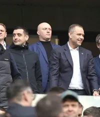 George Simion și președintele Poloniei, la meci  Președintele AUR, fotografiat la „oficială”, urmărind unul dintre posibilii titulari ai lui Lucescu.   Ce s-a întâmplat pe stadion