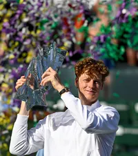 Campioni în premieră la Indian Wells    VIDEO.  Jannik Sinner și Aryna Sabalenka au cucerit pentru   prima dată în carieră  trofeul la turneul din California