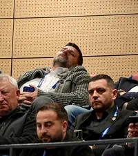 Plictiseală mare la Casa Fotbalului     FOTO.  Unii au adormit😳, alții au butonat telefoanele la   Adunarea Generală a FRF