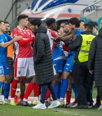 Aproape de bătaie    FOTO.  Încăierare generală pe Arena Națională! Craiovenii au sărit imediat de pe bancă și   l-au încolțit pe Boateng