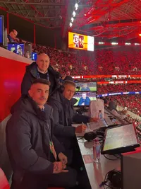 „Cel mai părtinitor comentariu din istorie!”    FOTO:  Microbiștii au luat foc! Cer concedierea jurnaliștilor:   „Comentează cu fularul lui Real Madrid la gât!”