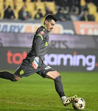 „Un salariu mai mult decât dublu”  Portarul   convocat de urgență  de Mircea Lucescu a primit o ofertă de nerefuzat, dar a spus „NU”! Din ce motiv