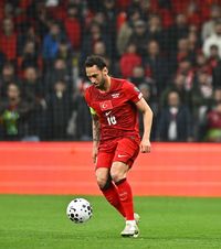 Reverența lui Calhanoglu  Cuvinte uriașe ale   căpitanului Turciei  despre Lucescu: „El a construit această națională” + Ce i-a scris Chivu imediat după meci