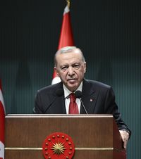 Erdogan, apel după apel  Mesajele transmise de   președintele Turciei  după victoria obținută în fața României