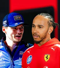 Războiul viziunilor în F1   Verstappen vs. Hamilton. De ce „Campionul” și „Legenda”   sunt la poli opuși  privind viitorul sportului