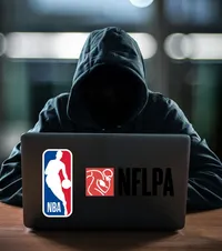Furt de identitate și trafic sexual  S-a dat drept actriță de filme pentru adulți pentru   a înșela jucători din NBA și NFL
