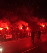 O mașină ca să vezi jocul din bloc!    Nebunie la Zenica.  Toată Bosnia vrea să fie la stadion pentru barajul CM cu Italia » Cât costă un bilet pe piața neagră