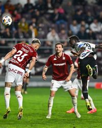 Rapid - U Cluj 1-2    VIDEO  „Șepcile roșii” rămân   coșmarul giuleștenilor  și își păstrează poziția de lider în Liga 1