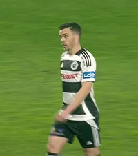 Tensiuni la U Cluj    FOTO:  Dan Nistor a mers   direct la vestiare  după ce a fost schimbat înainte de pauză » Reacția lui Bergodi