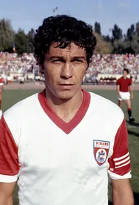 Mircea Lucescu, ultimul meci ca jucător  Suspendat ca antrenor,   „Il Luce” a „fentat” FRF  și și-a condus echipa din postura de fotbalist. A intrat pe teren la 45 de ani!