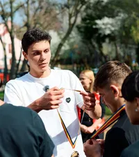 Popovici se implică din nou   Campionul olimpic face apel la fanii săi pentru a strânge   o sumă uriașă  până pe 15 aprilie