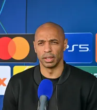 Thierry Henry nu-l cruță pe Kovacs  Fostul mare atacant spune că românul nu trebuia să arate „roșu” în Barcelona - Atletico:   „S-a grăbit!”