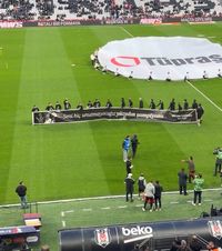 „Campionul secolului”    VIDEO+FOTO:    Beșiktaș  l-a omagiat superb pe Mircea Lucescu, la meciul cu Antalyaspor