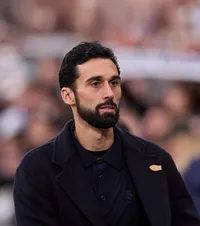 „A fost penalty și pe Lună!”  Arbeloa nu s-a putut abține după remiza cu Girona.   A criticat din nou arbitrajul:  „VAR intervine doar când îi convine!”
