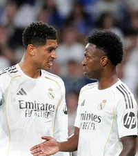 Contre dure la Real Madrid    FOTO.  Vinicius și Bellingham, reproșuri și neînțelegeri în meciul cu Bayern:   „Ce vrei?! Taci din gură!”